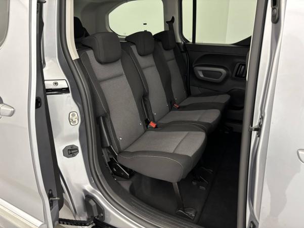 Vente en ligne Toyota Proace City Verso Proace City Verso Long 1.5L 130 D-4D BVM6 au prix de 27 790 €