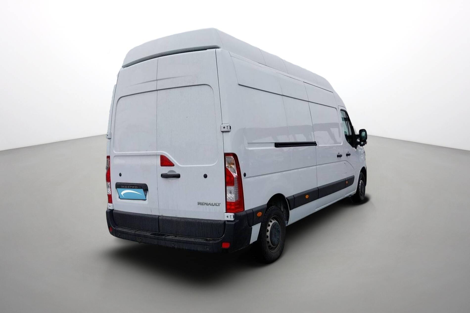 Vente en ligne Renault Master Fourgon MASTER FGN TRAC F3500 L3H3 BLUE DCI 135 au prix de 27 890 €