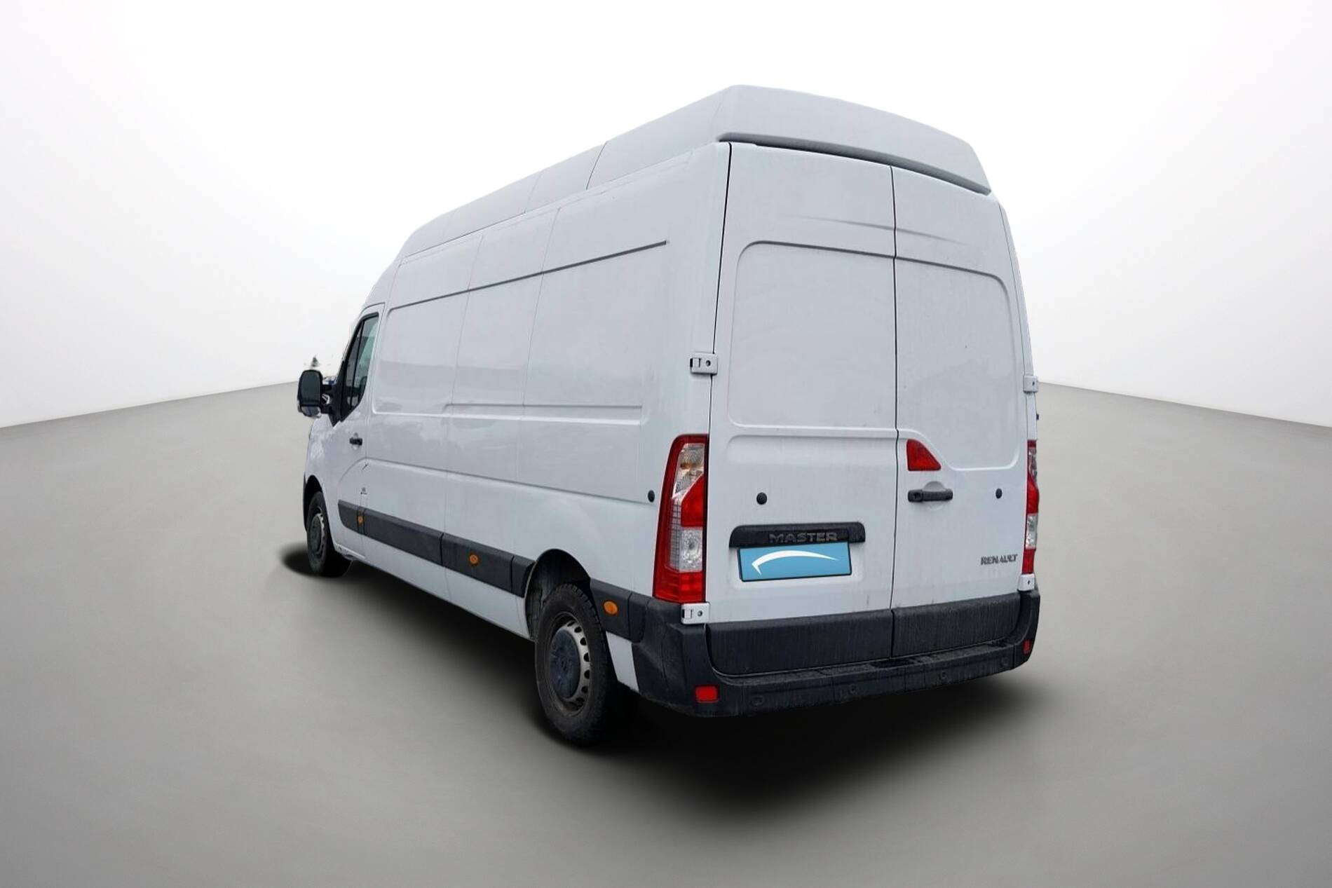 Vente en ligne Renault Master Fourgon MASTER FGN TRAC F3500 L3H3 BLUE DCI 135 au prix de 27 890 €