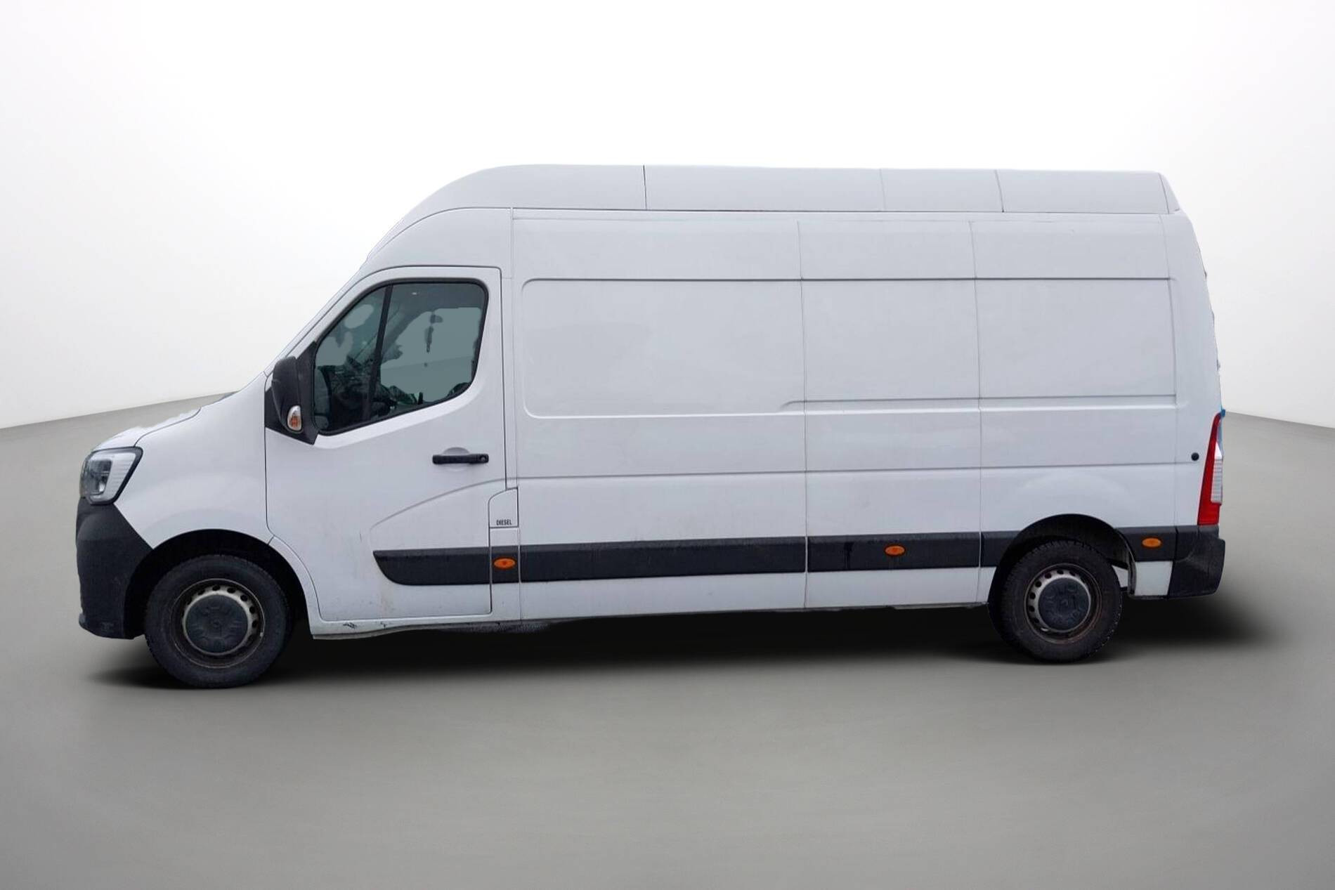 Vente en ligne Renault Master Fourgon MASTER FGN TRAC F3500 L3H3 BLUE DCI 135 au prix de 27 890 €