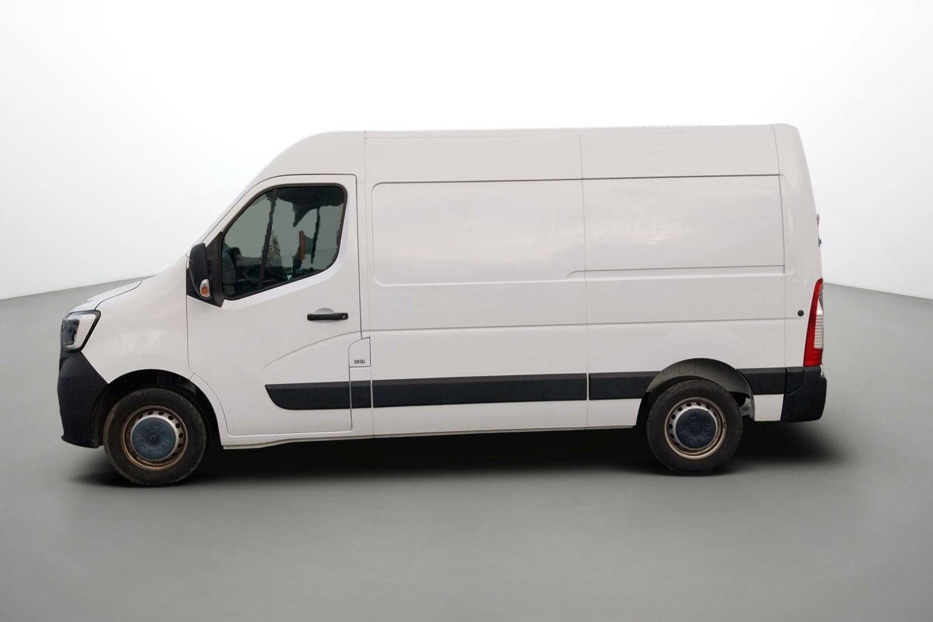 Vente en ligne Renault Master Fourgon MASTER FGN TRAC F3500 L2H2 BLUE DCI 135 au prix de 26 590 €
