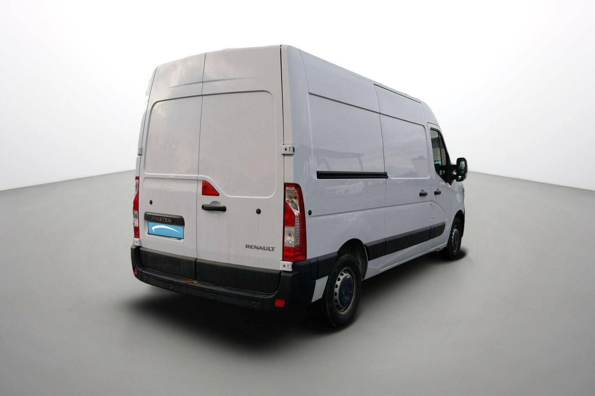 Vente en ligne Renault Master Fourgon MASTER FGN TRAC F3500 L2H2 BLUE DCI 135 au prix de 26 590 €