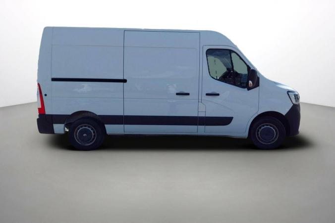 Vente en ligne Renault Master Fourgon MASTER FGN TRAC F3500 L2H2 DCI 135 au prix de 21 490 €