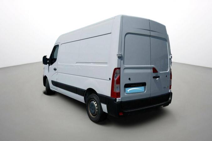 Vente en ligne Renault Master Fourgon MASTER FGN TRAC F3500 L2H2 DCI 135 au prix de 21 490 €