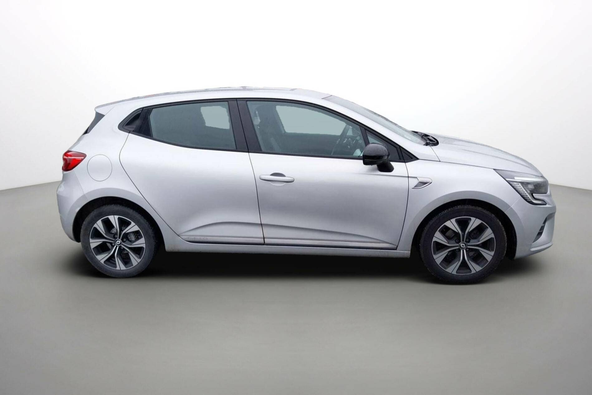 Vente en ligne Renault Clio 5 Clio TCe 90 - 21 au prix de 12 990 €