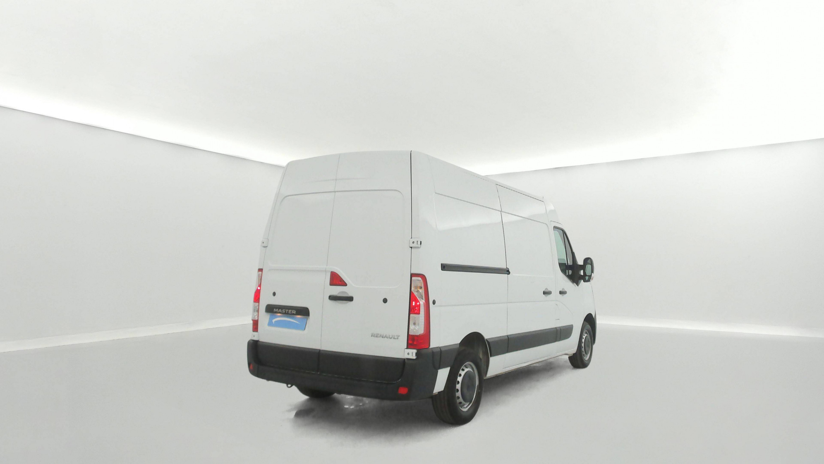 Vente en ligne Renault Master Fourgon MASTER FGN TRAC F3500 L2H2 BLUE DCI 135 au prix de 25 990 €