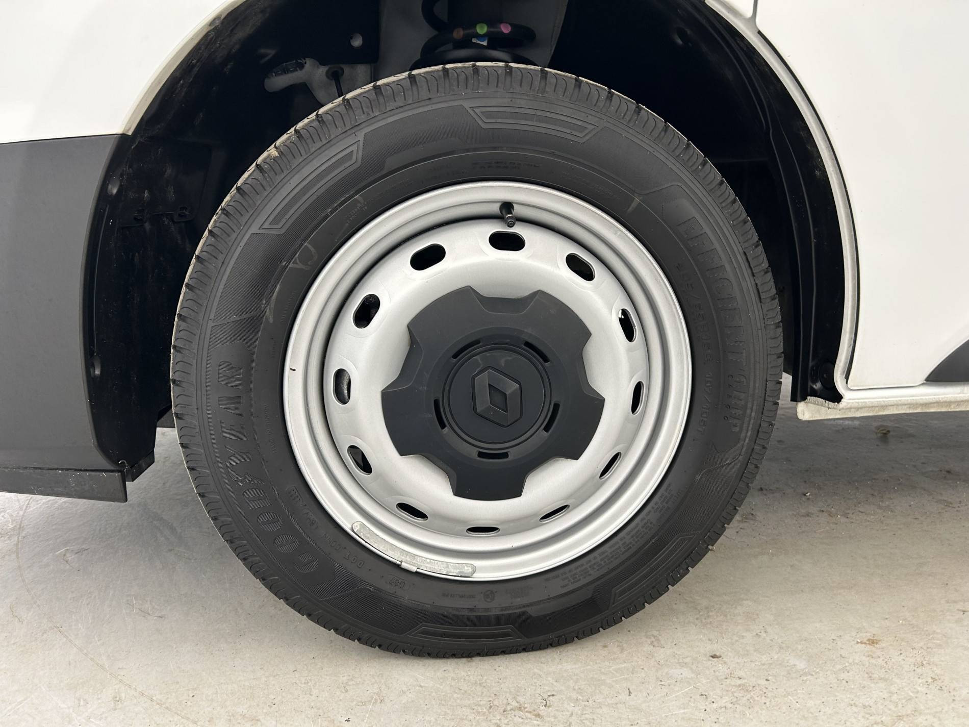 Vente en ligne Renault Trafic 3 Fourgon TRAFIC FGN L1H1 3000 KG BLUE DCI 130 au prix de 24 590 €