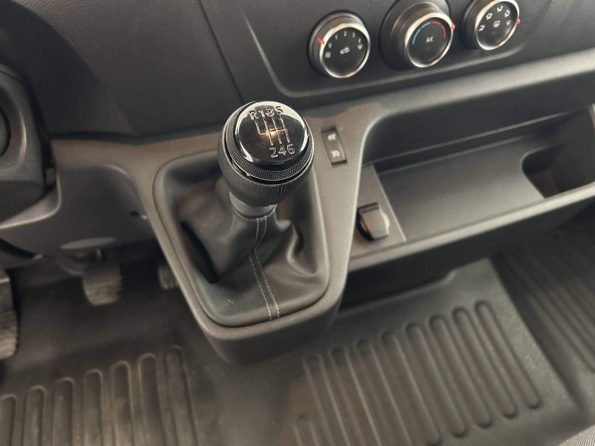 Vente en ligne Renault Master 3 Châssis Cabine MASTER PHC TRAC F3500 L3H1 BLUE DCI 145 EURO VI au prix de 28 990 €