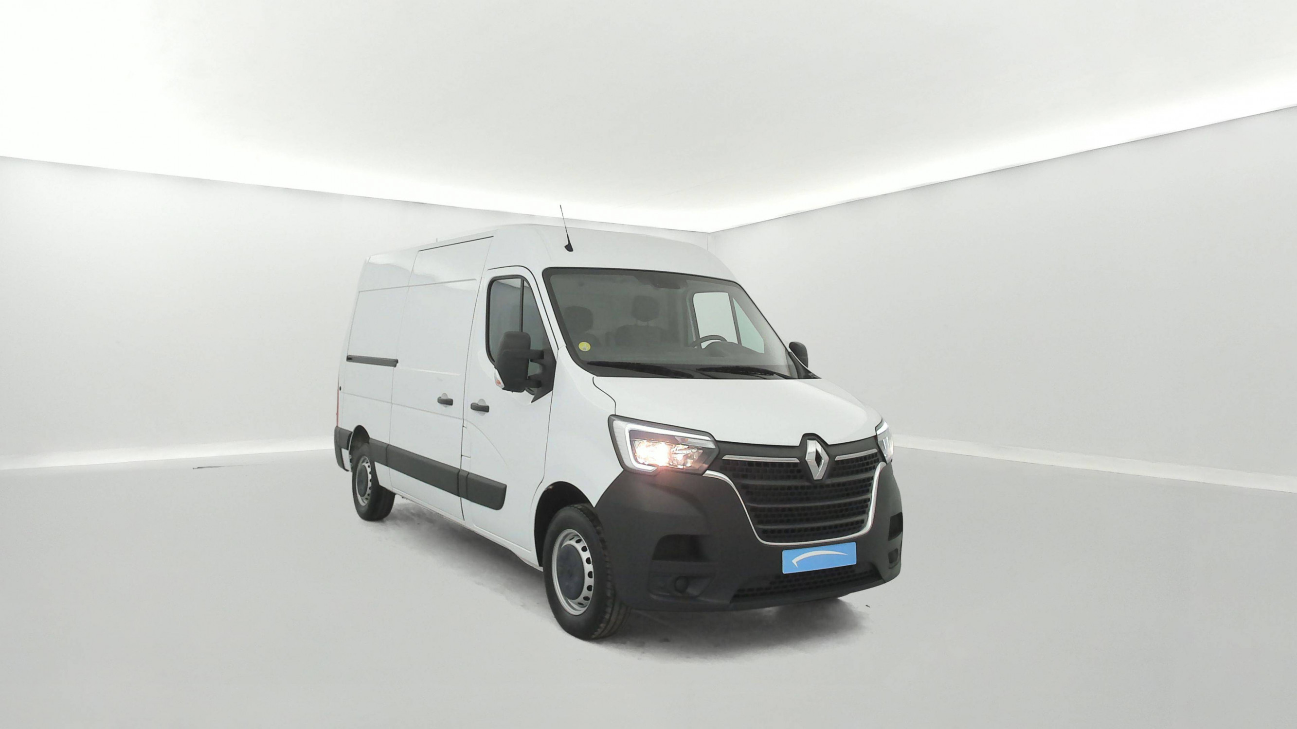 Vente en ligne Renault Master Fourgon MASTER FGN TRAC F3500 L2H2 BLUE DCI 135 au prix de 27 990 €