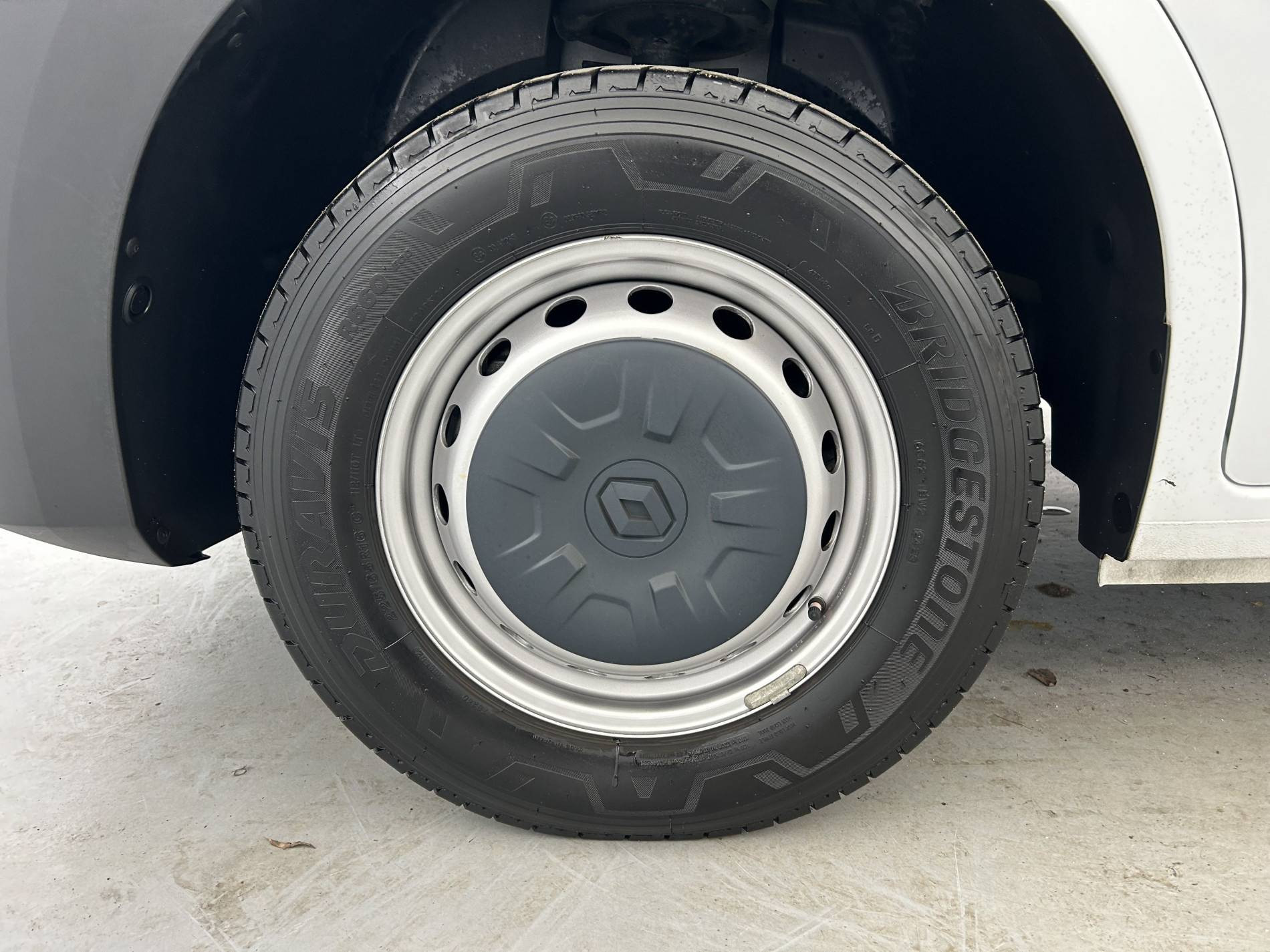 Vente en ligne Renault Master Fourgon MASTER FGN TRAC F3500 L2H2 BLUE DCI 135 au prix de 27 990 €