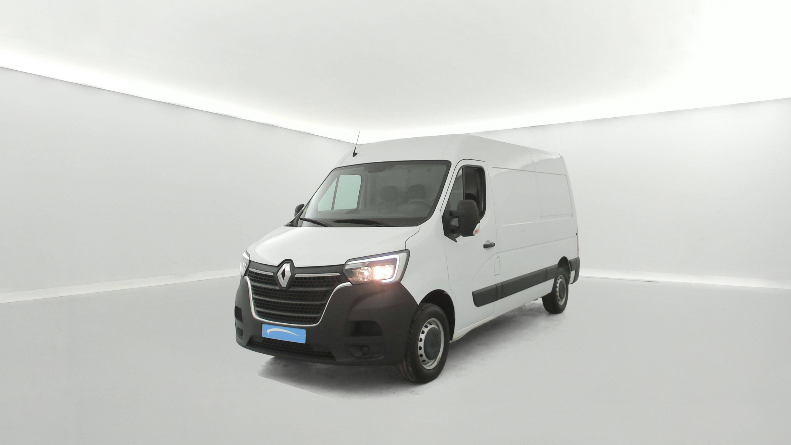 Vente en ligne Renault Master Fourgon MASTER FGN TRAC F3500 L2H2 BLUE DCI 135 au prix de 27 990 €