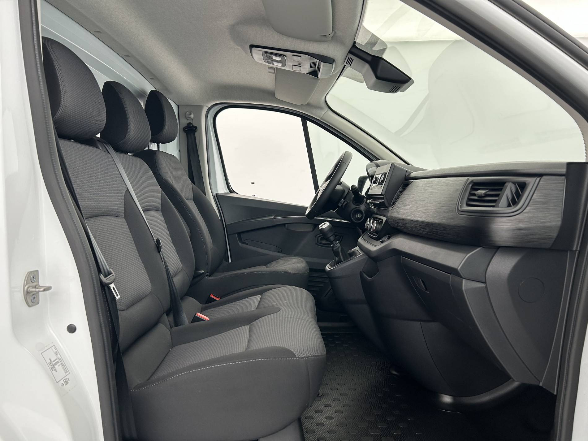 Vente en ligne Renault Trafic 3 Fourgon TRAFIC FGN L1H1 3000 KG BLUE DCI 130 au prix de 24 990 €