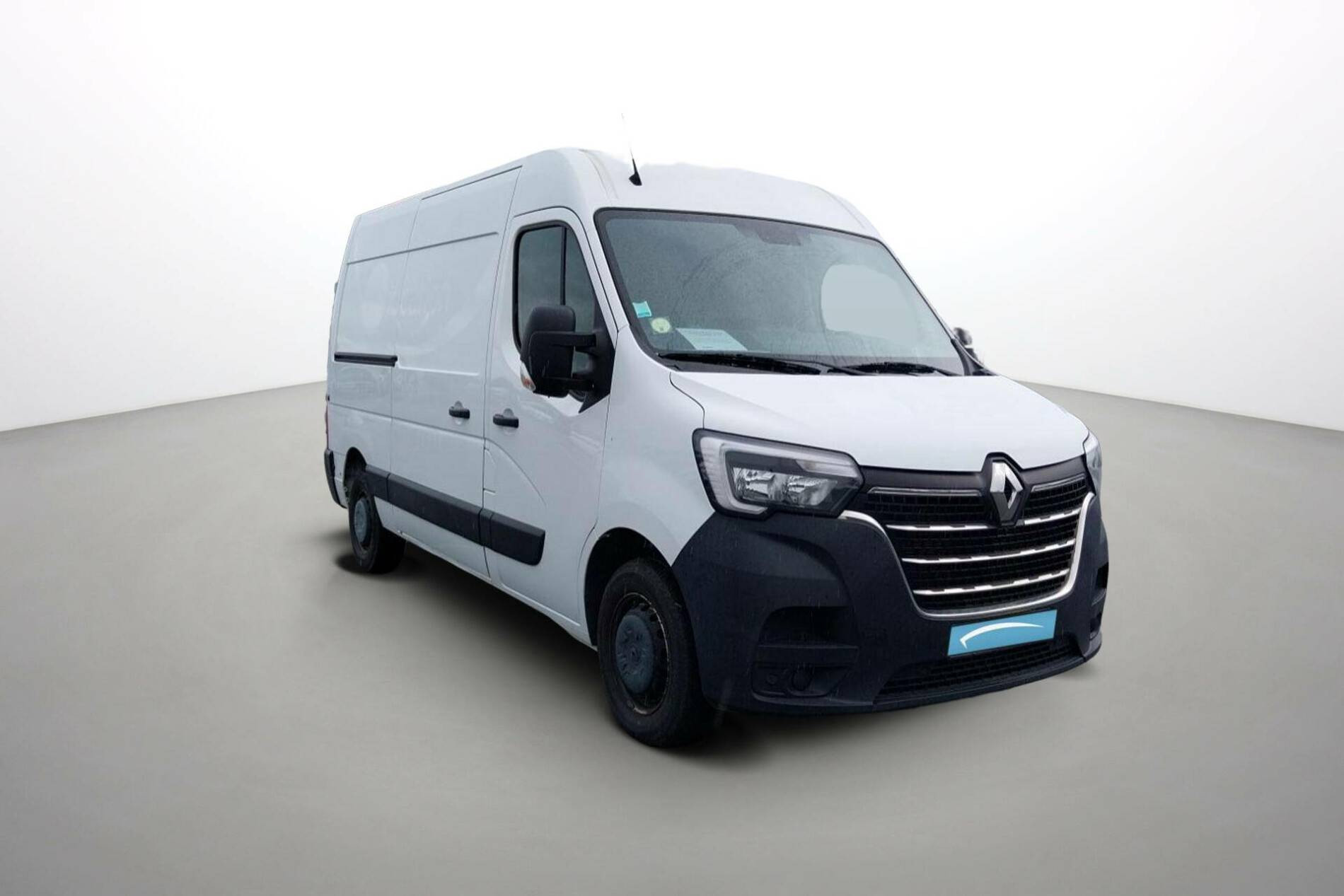 Vente en ligne Renault Master Fourgon MASTER FGN TRAC F3500 L2H2 DCI 135 au prix de 19 990 €