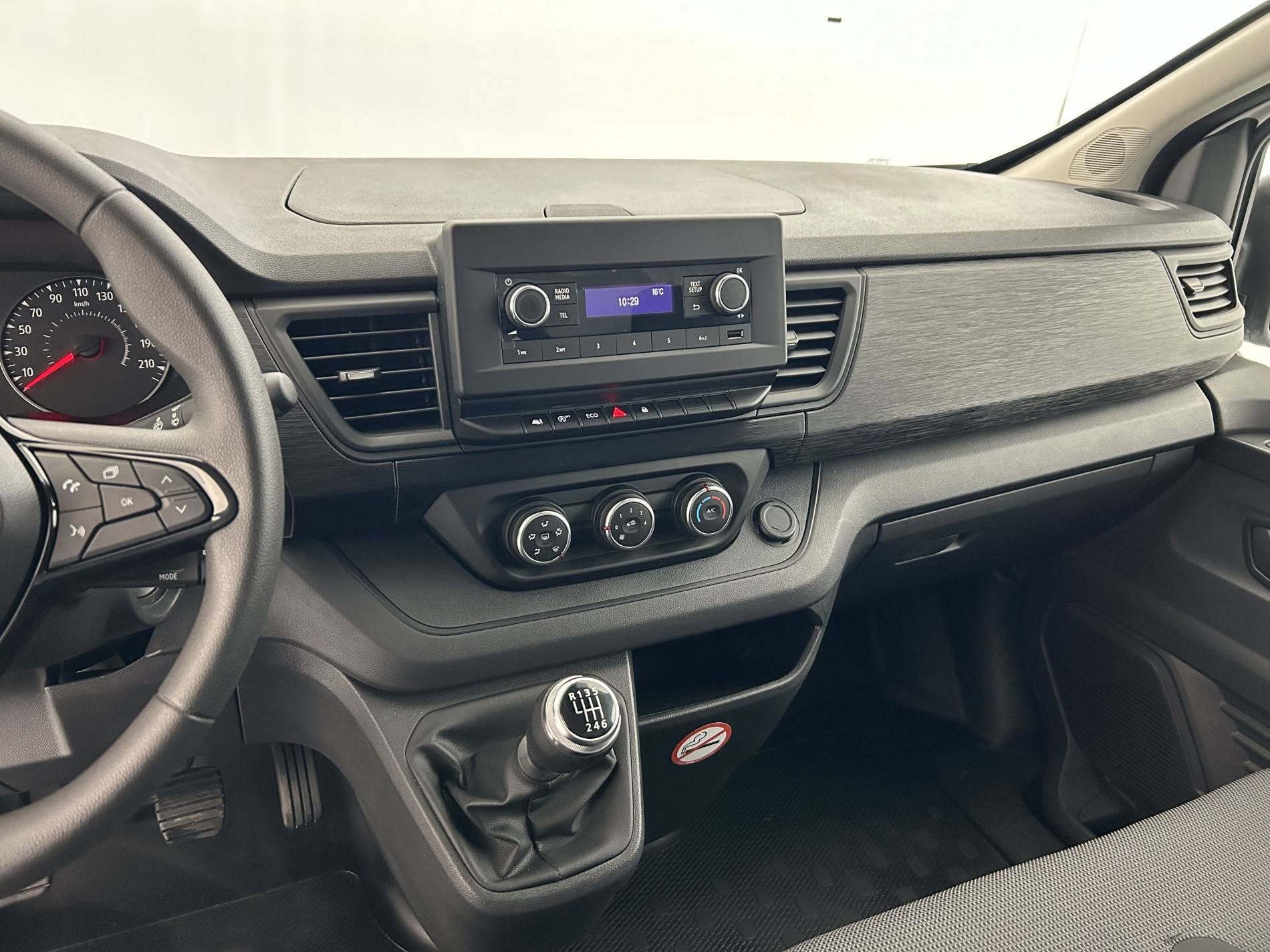 Vente en ligne Renault Trafic 3 Fourgon TRAFIC FGN L1H1 3000 KG BLUE DCI 130 au prix de 24 590 €