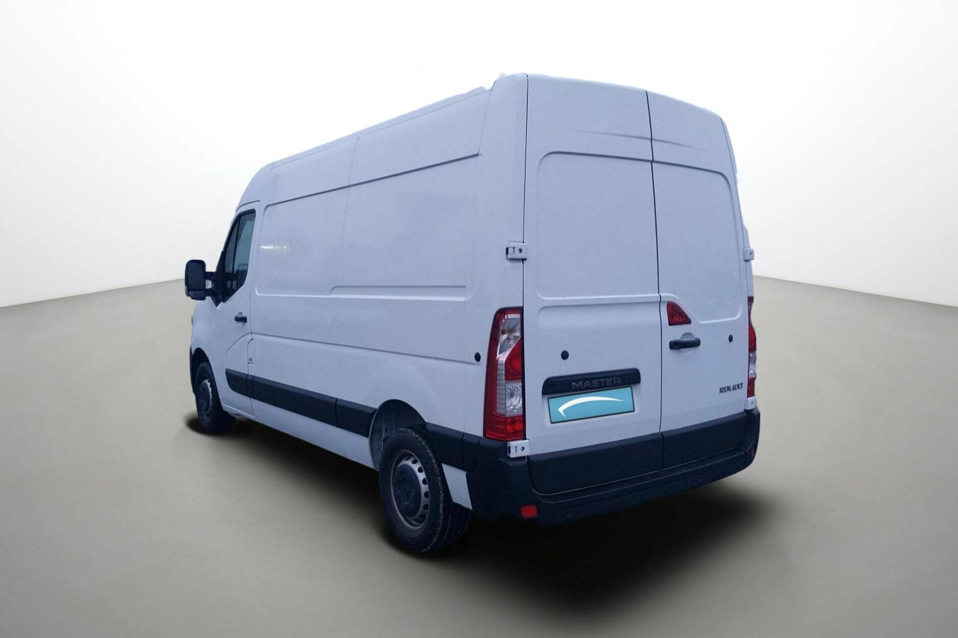 Vente en ligne Renault Master Fourgon MASTER FGN TRAC F3500 L2H2 BLUE DCI 135 au prix de 26 990 €