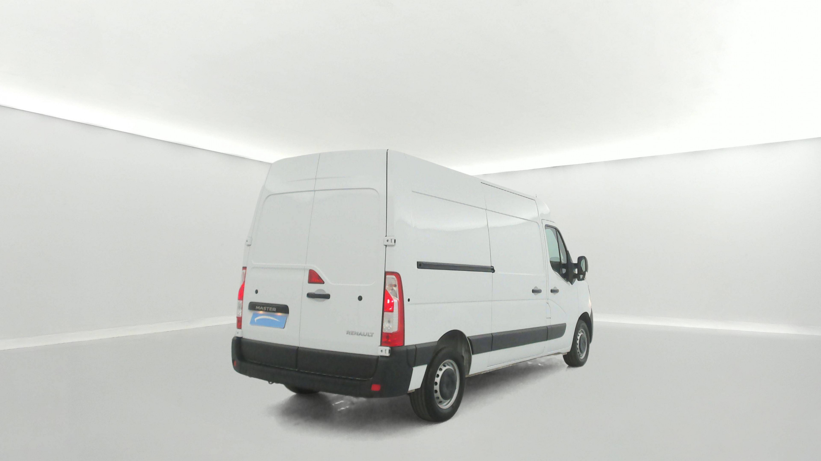 Vente en ligne Renault Master Fourgon MASTER FGN TRAC F3300 L2H2 BLUE DCI 135 au prix de 23 990 €
