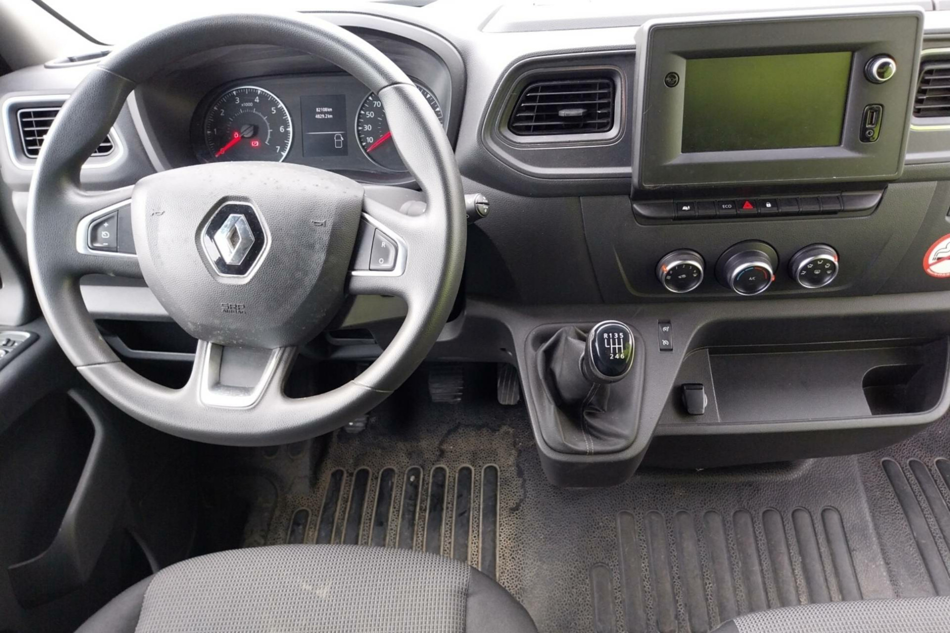 Vente en ligne Renault Master Fourgon MASTER FGN TRAC F3500 L2H2 DCI 135 au prix de 19 990 €