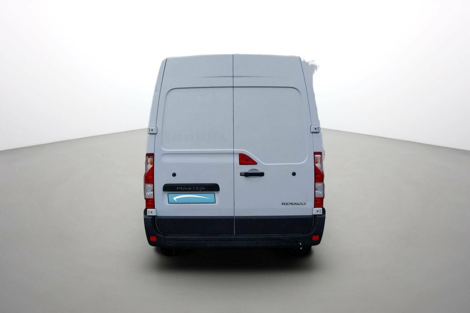 Vente en ligne Renault Master Fourgon MASTER FGN TRAC F3500 L2H2 DCI 135 au prix de 19 990 €