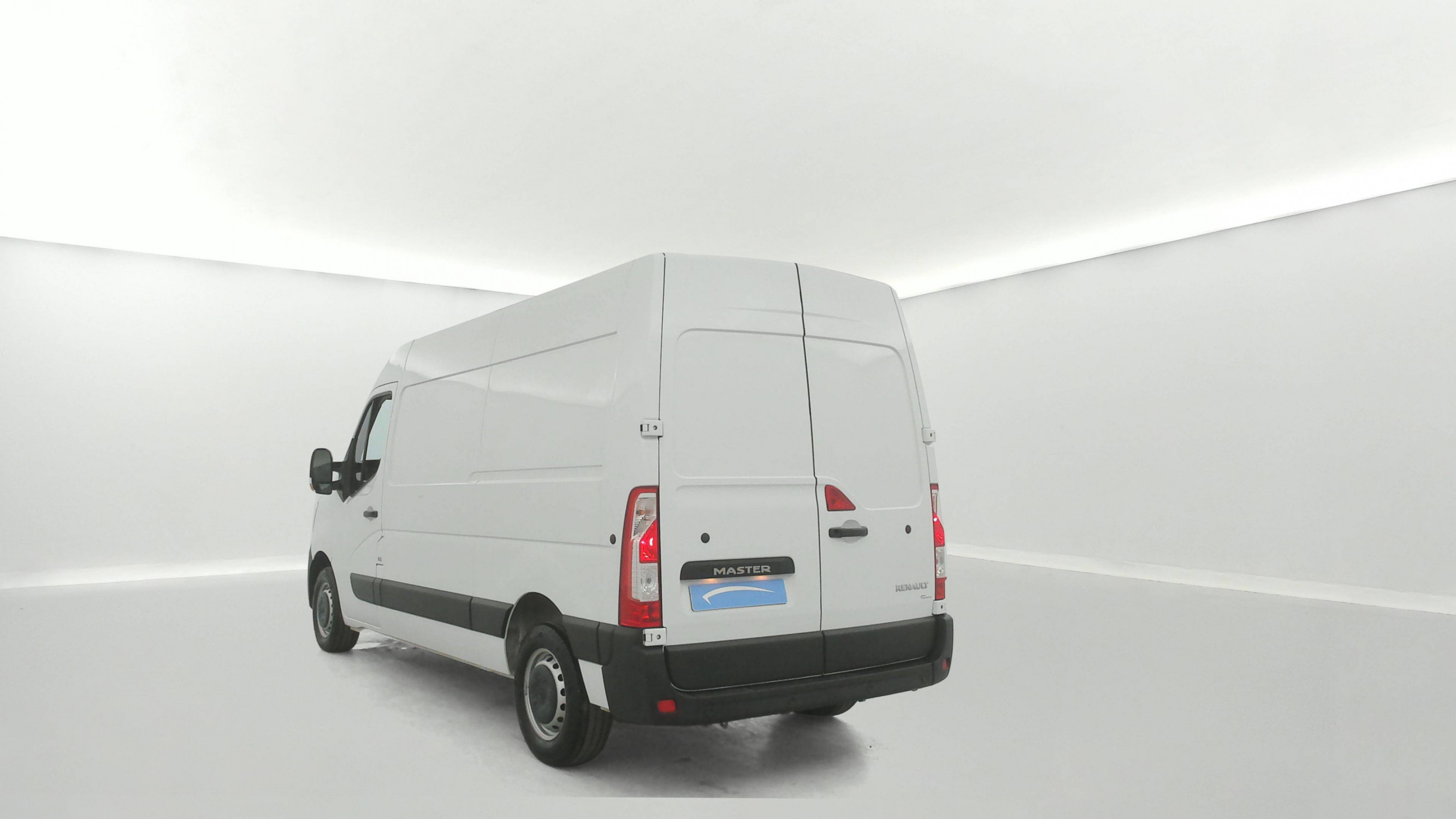 Vente en ligne Renault Master Fourgon MASTER FGN TRAC F3500 L2H2 BLUE DCI 135 au prix de 26 990 €