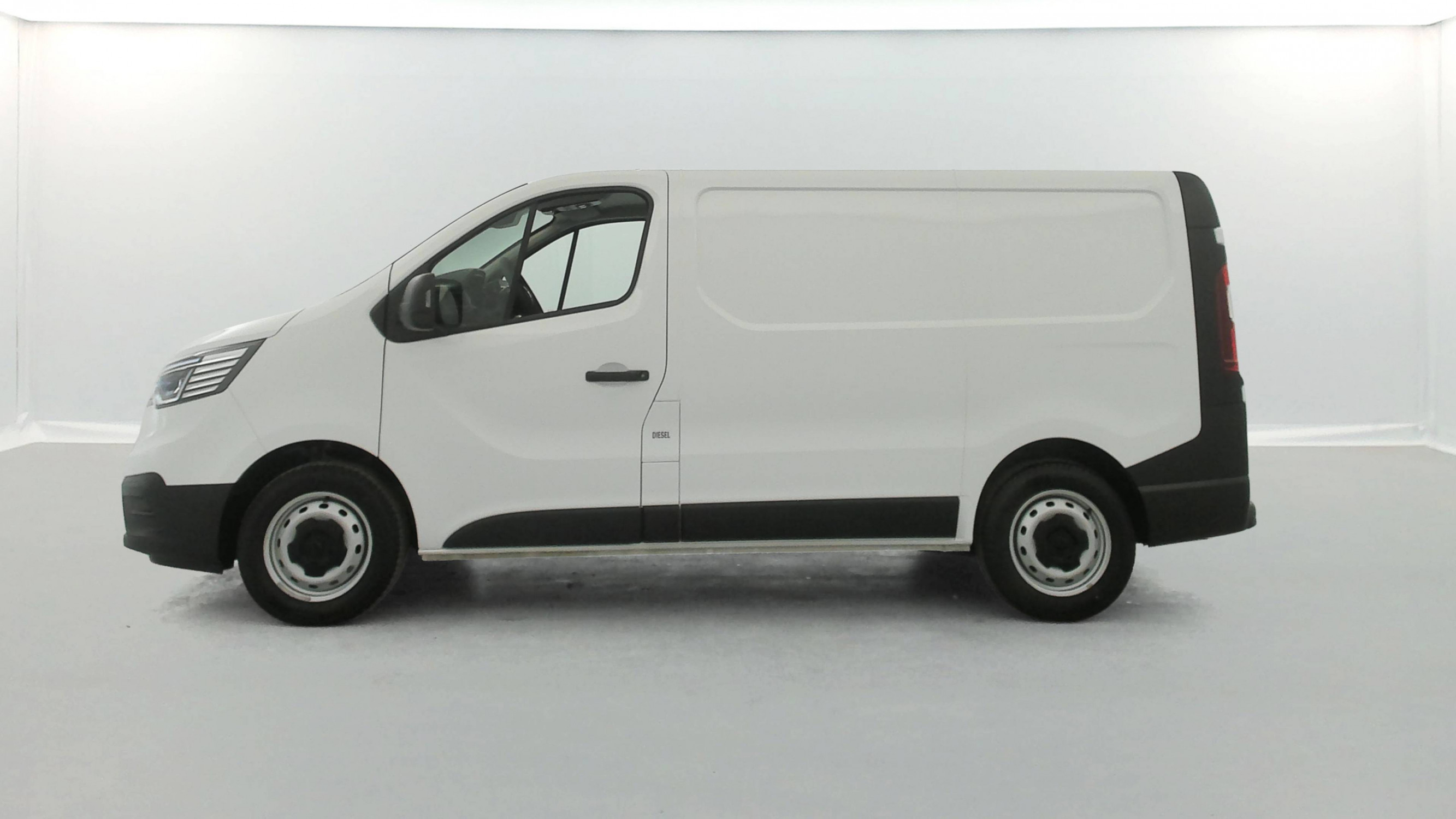 Vente en ligne Renault Trafic 3 Fourgon TRAFIC FGN L1H1 3000 KG BLUE DCI 130 au prix de 24 590 €