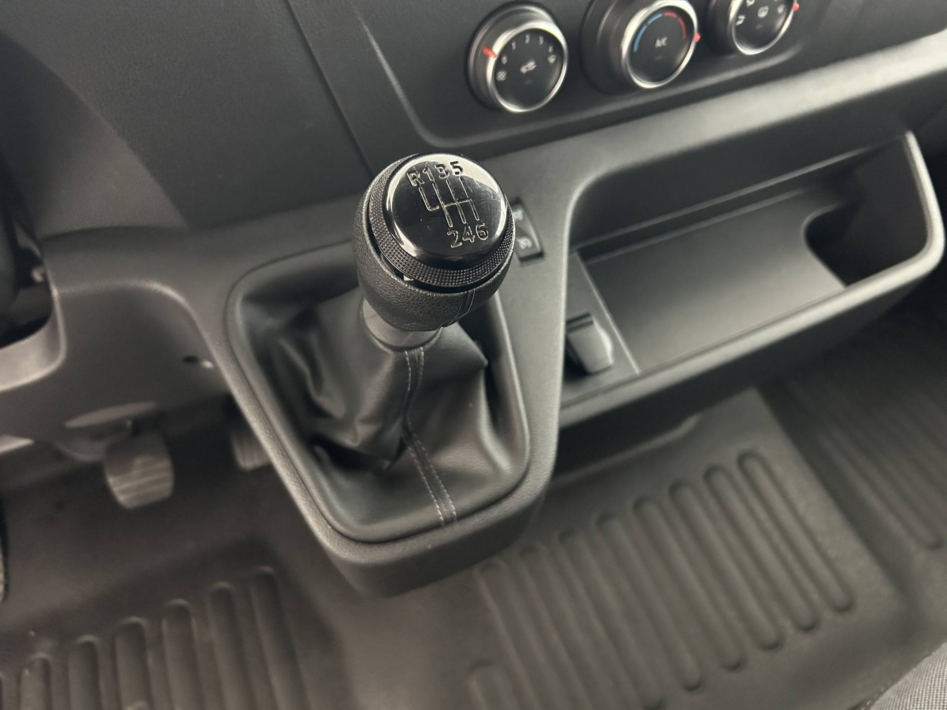 Vente en ligne Renault Master Fourgon MASTER FGN TRAC F3500 L2H2 BLUE DCI 135 au prix de 27 990 €