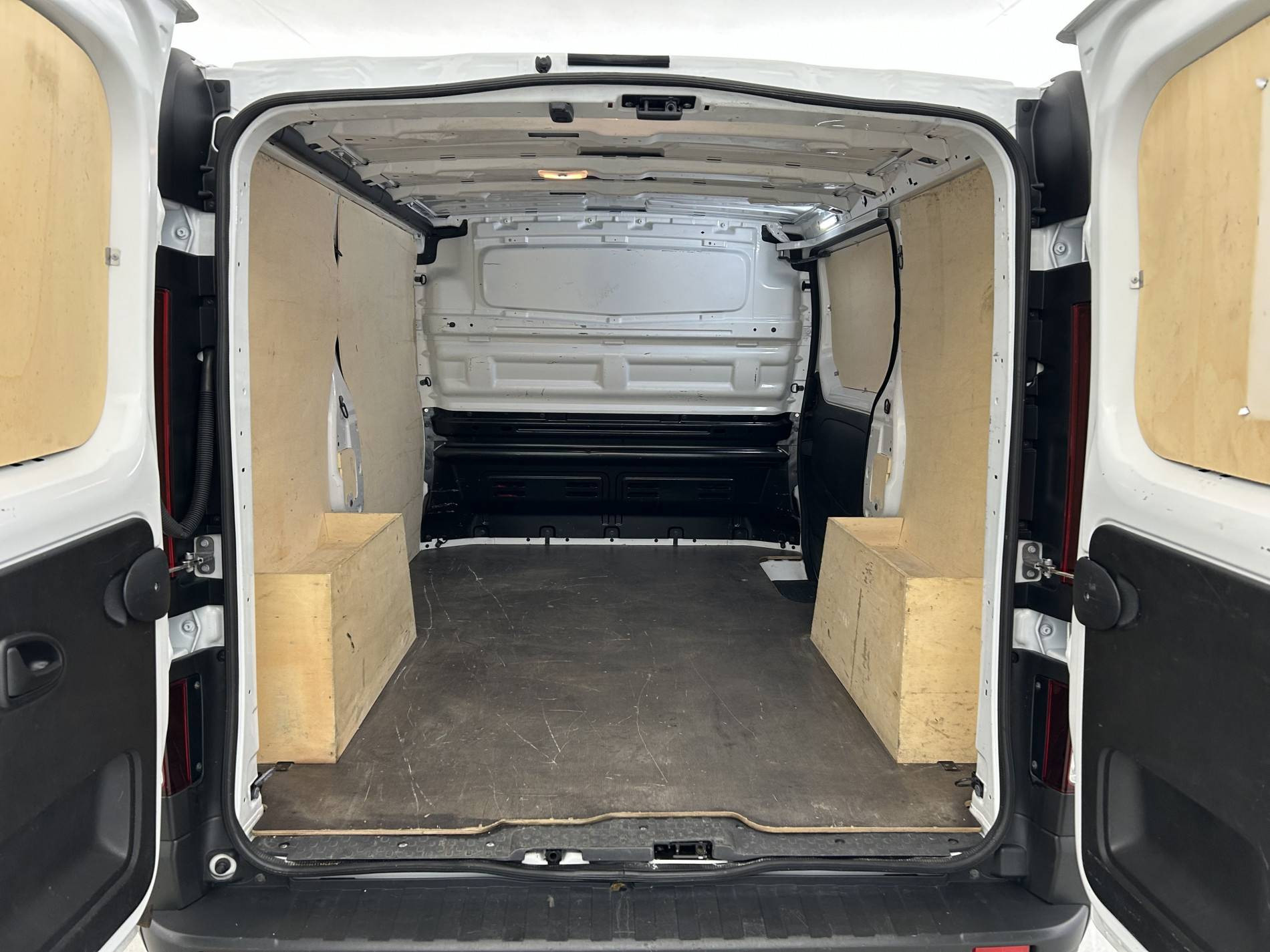 Vente en ligne Renault Trafic 3 Fourgon TRAFIC FGN L1H1 3000 KG BLUE DCI 130 au prix de 24 590 €