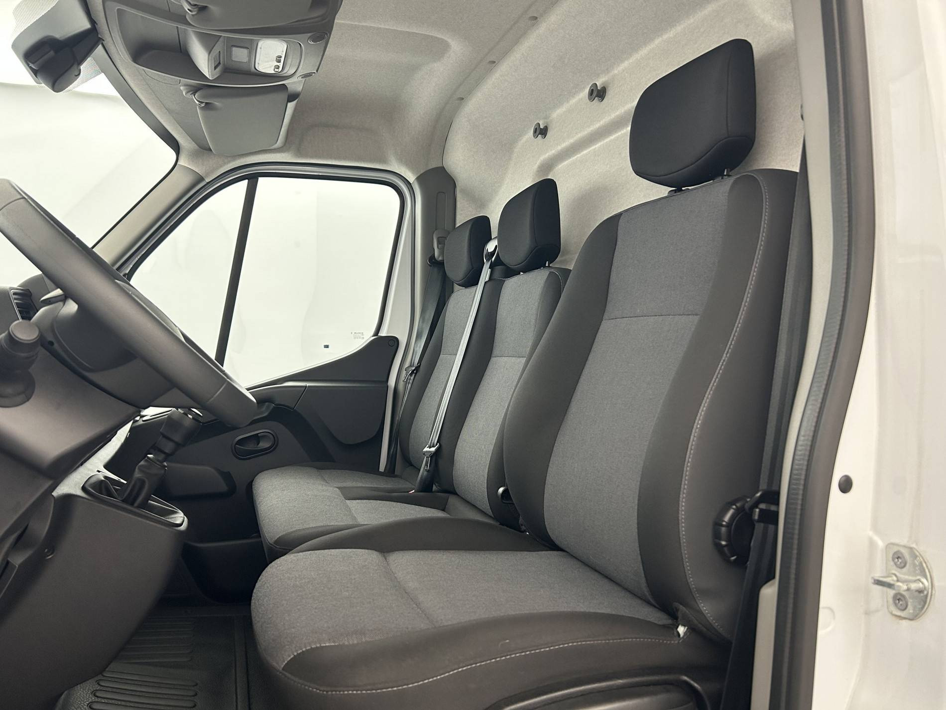 Vente en ligne Renault Master Fourgon MASTER FGN TRAC F3500 L2H2 BLUE DCI 135 au prix de 26 990 €