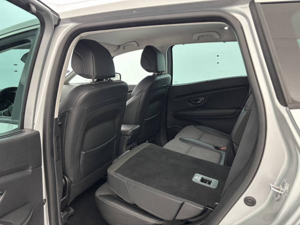 Vente en ligne Renault Grand Scenic 4 Grand Scenic TCe 140 au prix de 22 990 €