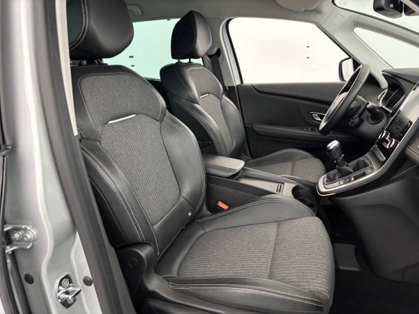 Vente en ligne Renault Grand Scenic 4 Grand Scenic TCe 140 au prix de 22 990 €
