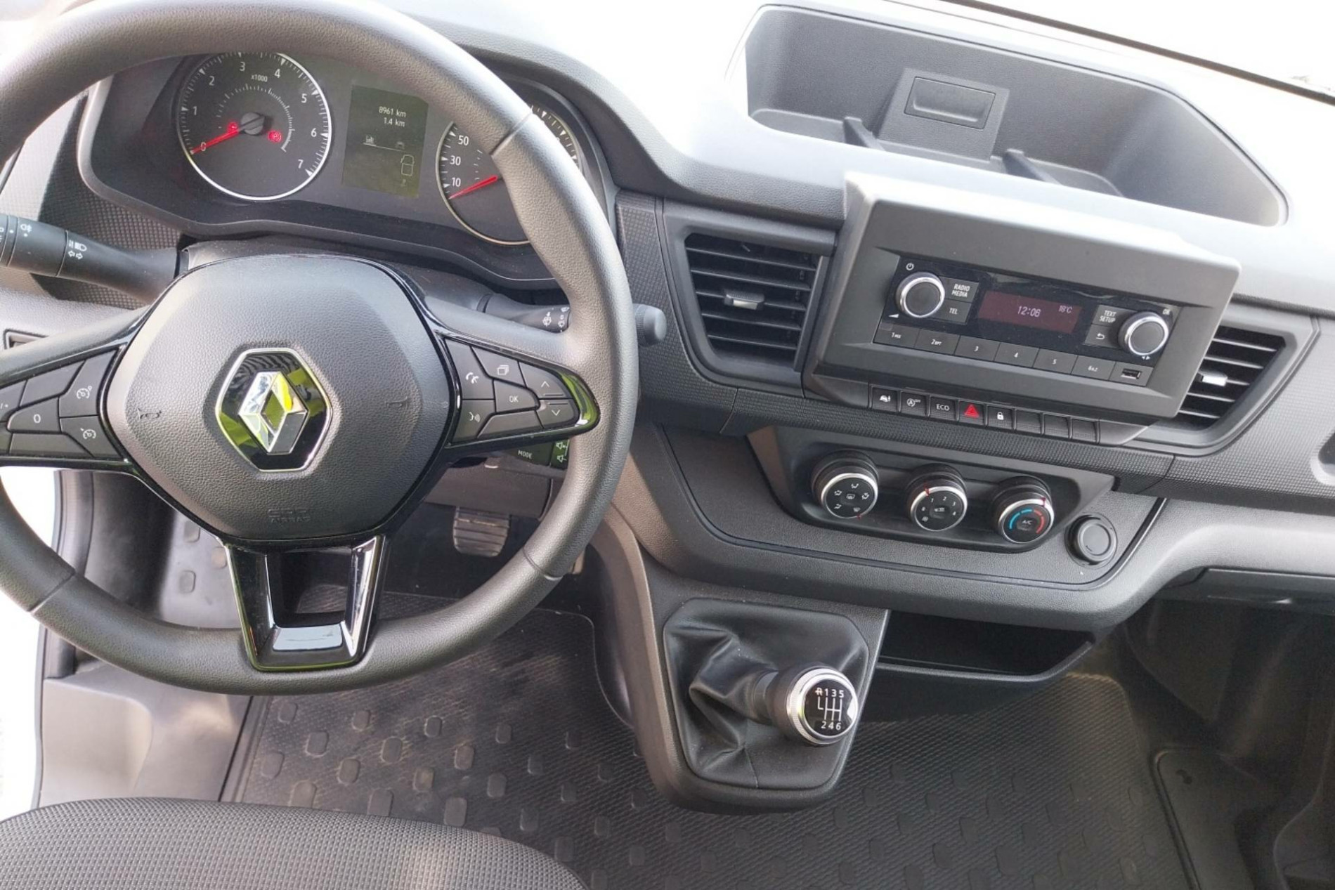 Vente en ligne Renault Trafic 3 Fourgon TRAFIC FG BLUE DCI 130 L1H1 3T GSR2 au prix de 24 990 €