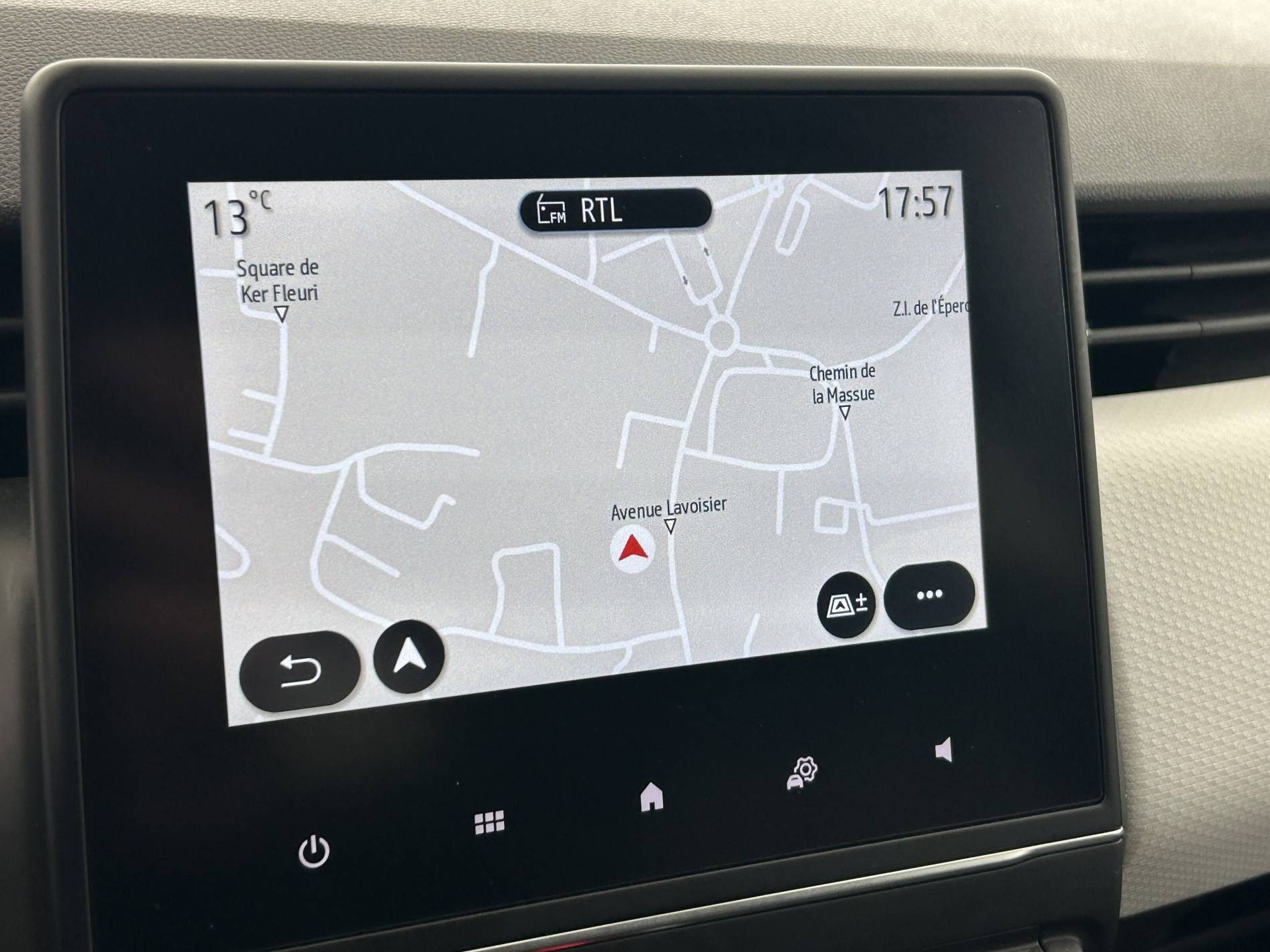 Vente en ligne Renault Clio 5 Clio TCe 90 au prix de 15 590 €