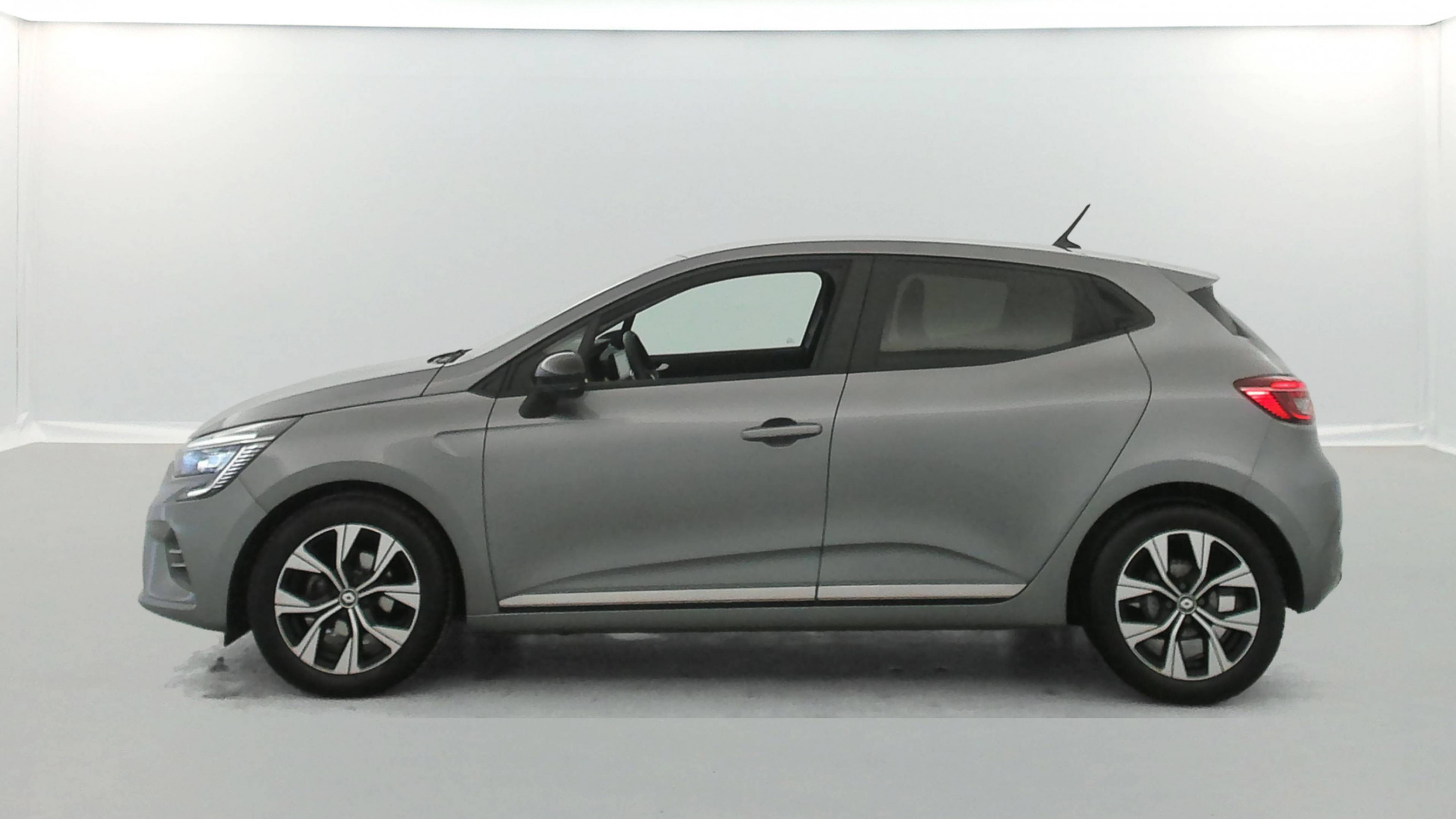 Vente en ligne Renault Clio 5 Clio TCe 90 au prix de 15 590 €