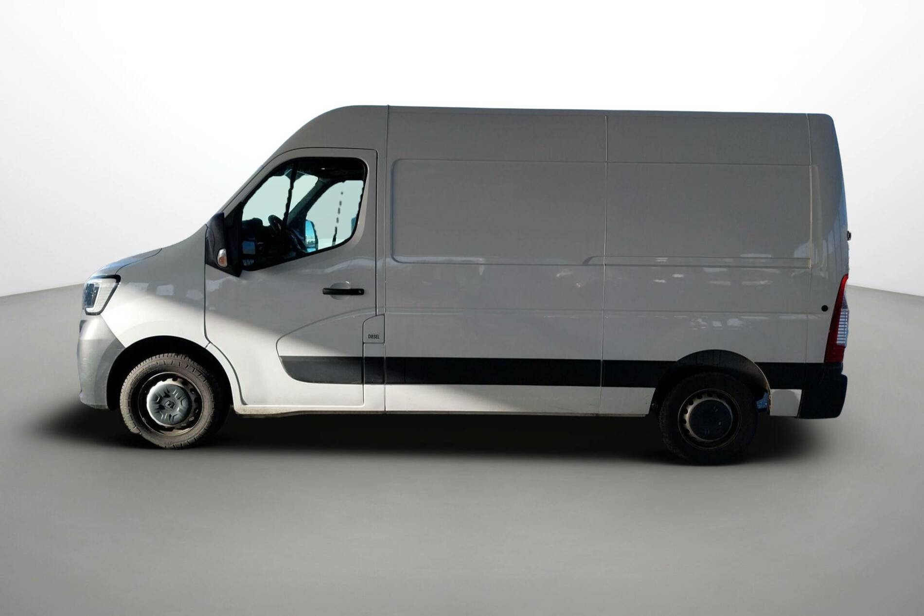 Vente en ligne Renault Master Fourgon MASTER FGN TRAC F3500 L2H2 BLUE DCI 135 au prix de 26 990 €