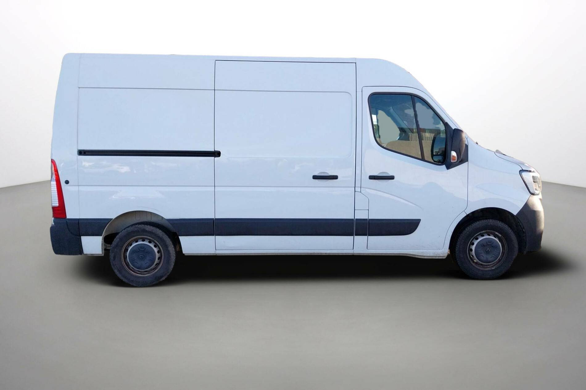 Vente en ligne Renault Master Fourgon MASTER FGN TRAC F3500 L2H2 BLUE DCI 135 au prix de 26 990 €