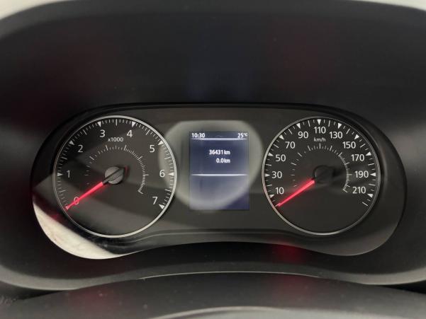 Vente en ligne Renault Master Fourgon MASTER FGN TRAC F3500 L2H2 BLUE DCI 135 au prix de 26 990 €