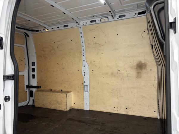Vente en ligne Renault Master Fourgon MASTER FGN TRAC F3500 L2H2 BLUE DCI 135 au prix de 26 990 €
