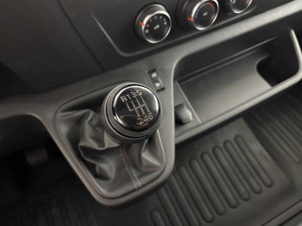 Vente en ligne Renault Master Fourgon MASTER FGN TRAC F3500 L2H2 BLUE DCI 135 au prix de 26 990 €