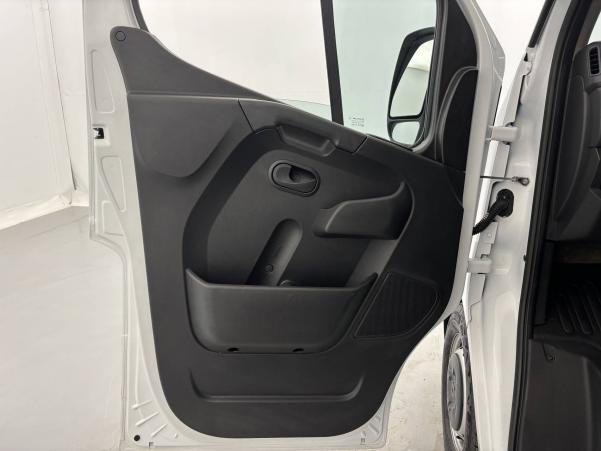 Vente en ligne Renault Master Fourgon MASTER FGN TRAC F3500 L2H2 BLUE DCI 135 au prix de 26 990 €