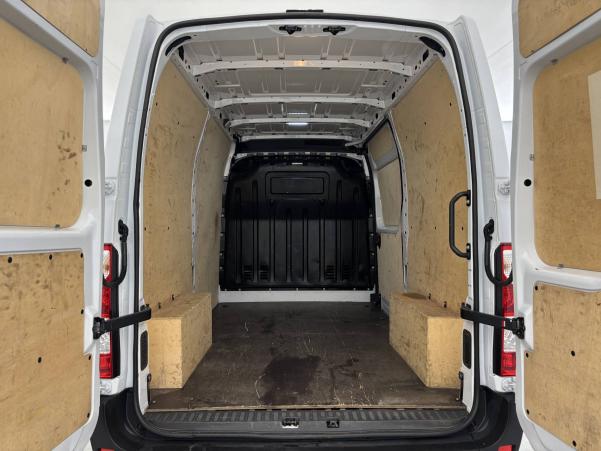 Vente en ligne Renault Master Fourgon MASTER FGN TRAC F3500 L2H2 BLUE DCI 135 au prix de 26 990 €