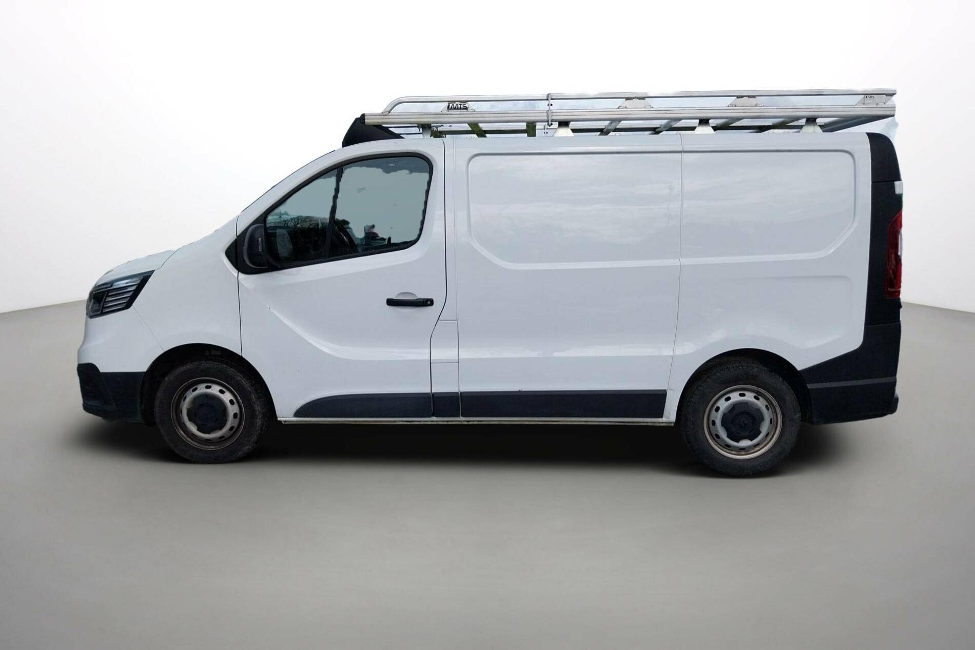 Vente en ligne Renault Trafic 3 Fourgon TRAFIC FGN L1H1 2800 KG BLUE DCI 110 au prix de 20 990 €