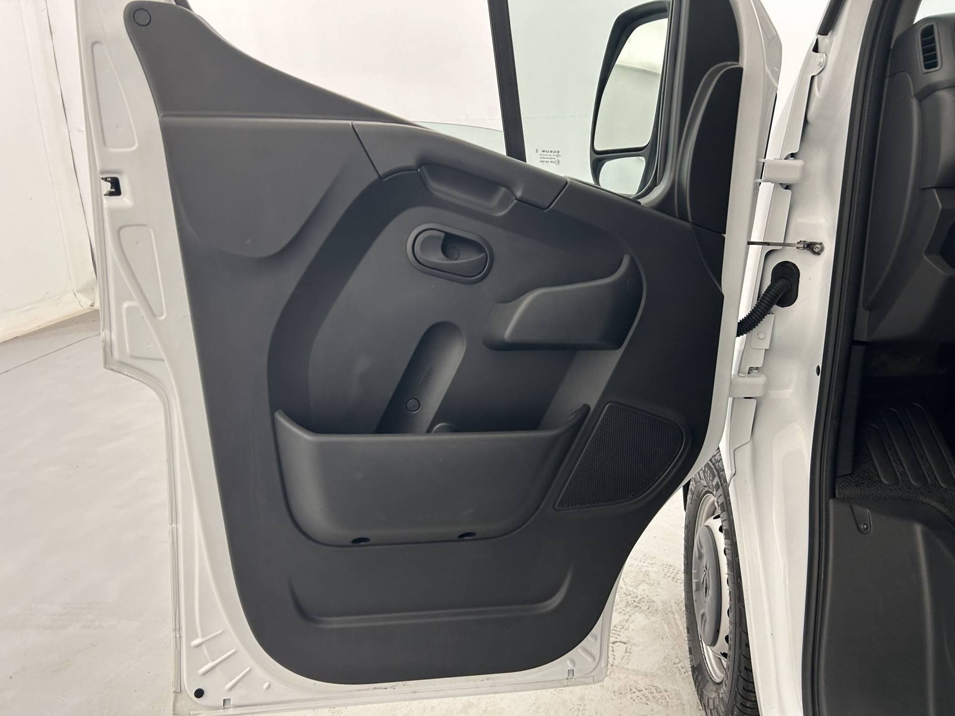 Vente en ligne Renault Master Fourgon MASTER FGN TRAC F3500 L2H2 BLUE DCI 135 au prix de 24 590 €