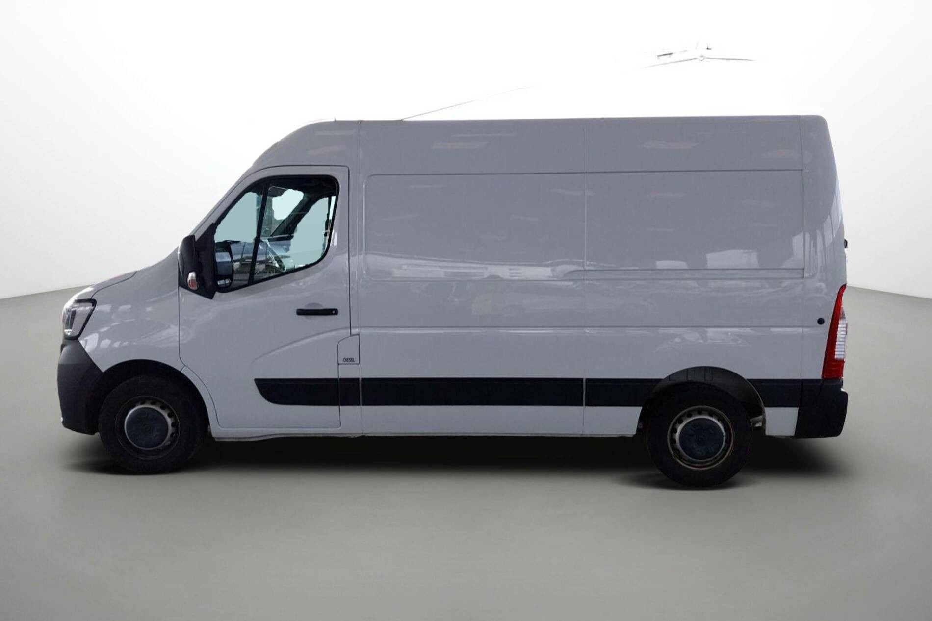 Vente en ligne Renault Master Fourgon MASTER FGN TRAC F3500 L2H2 BLUE DCI 135 au prix de 24 590 €