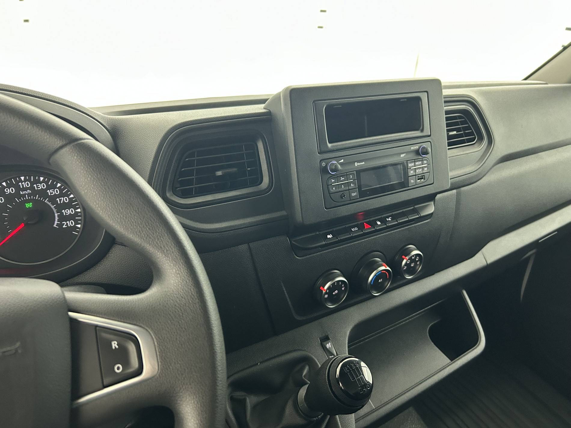 Vente en ligne Renault Master Fourgon MASTER FGN TRAC F3500 L2H2 BLUE DCI 135 au prix de 24 590 €