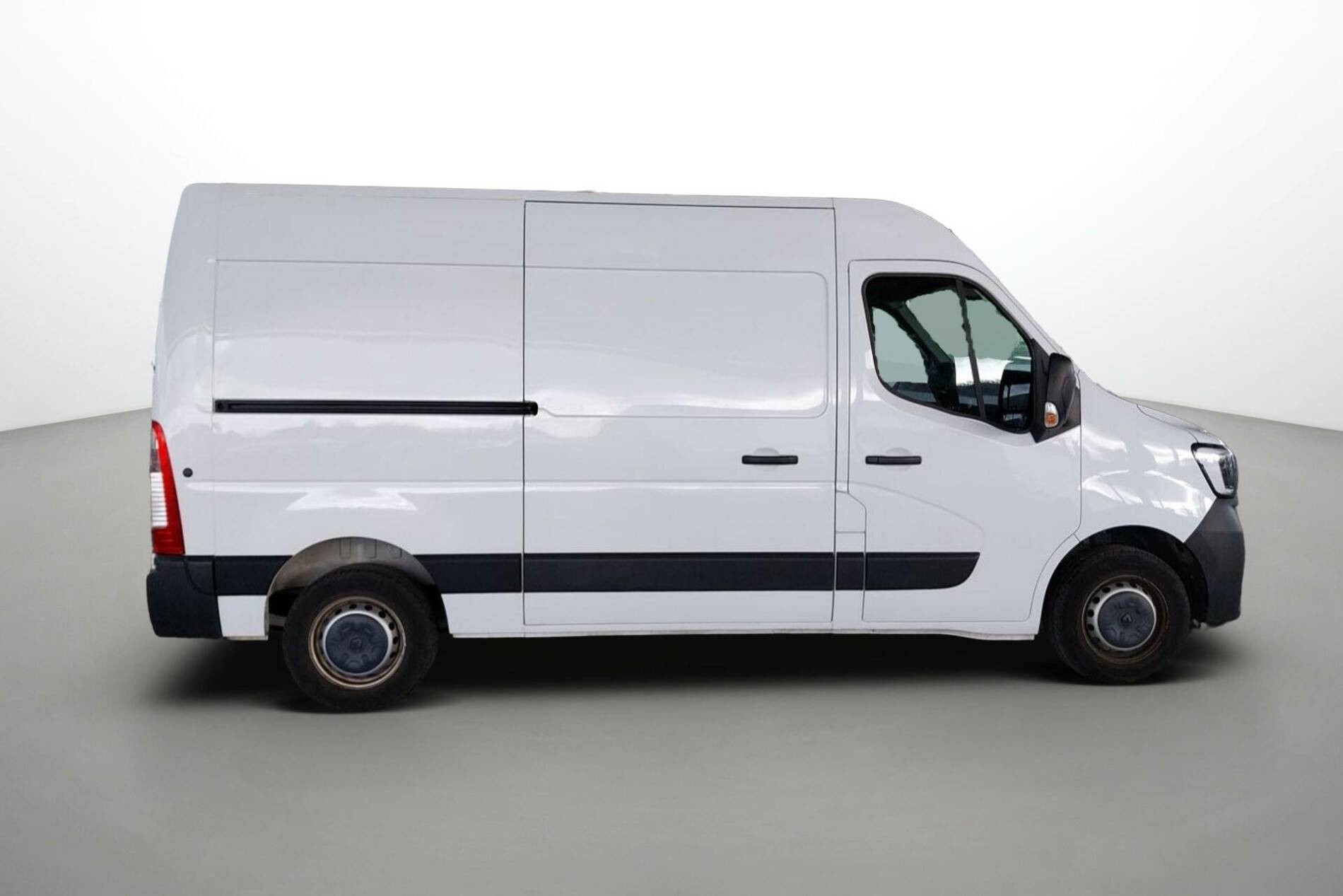 Vente en ligne Renault Master Fourgon MASTER FGN TRAC F3500 L2H2 BLUE DCI 135 au prix de 24 590 €