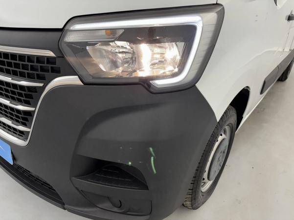 Vente en ligne Renault Master Fourgon MASTER FGN TRAC F3500 L2H2 DCI 135 au prix de 23 990 €