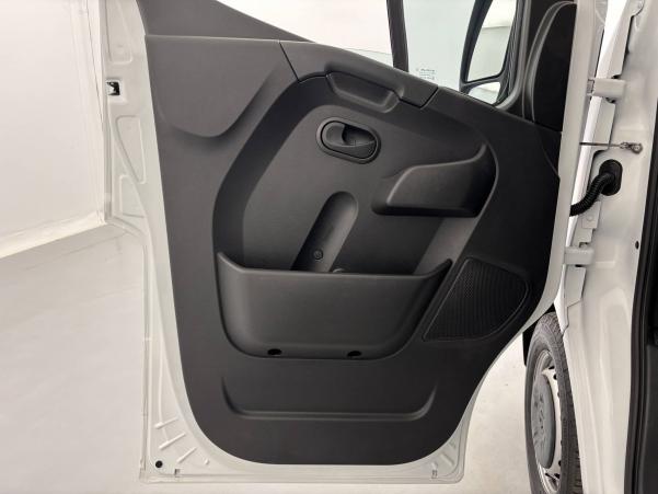 Vente en ligne Renault Master Fourgon MASTER FGN TRAC F3500 L2H2 DCI 135 au prix de 23 990 €