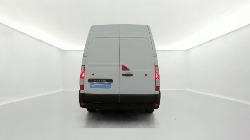Vente en ligne Renault Master Fourgon MASTER FGN TRAC F3500 L2H2 DCI 135 au prix de 23 990 €