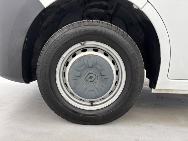 Vente en ligne Renault Master Fourgon MASTER FGN TRAC F3500 L2H2 DCI 135 au prix de 23 990 €