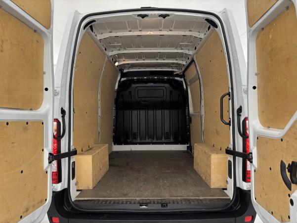 Vente en ligne Renault Master Fourgon MASTER FGN TRAC F3500 L2H2 DCI 135 au prix de 23 990 €