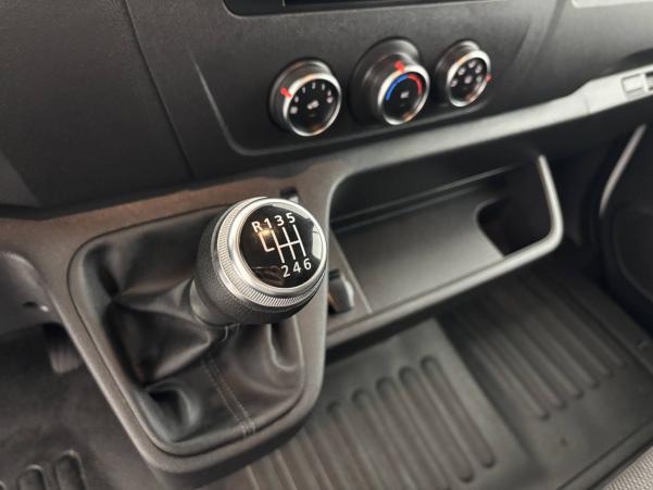 Vente en ligne Renault Master Fourgon MASTER FGN TRAC F3500 L2H2 DCI 135 au prix de 23 990 €